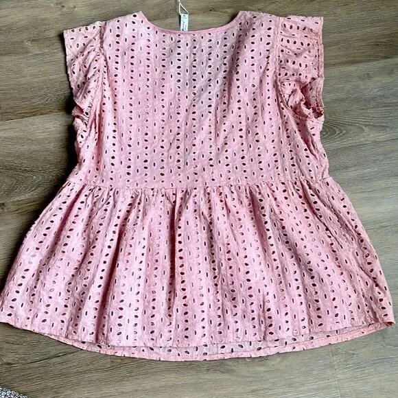 NWT ePretty Summer Fashion V-Neck Eyelet Shirt Sizes S and L - Picture 4 of 4